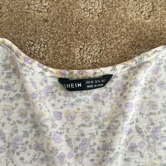 SHEIN XS floral crop top, short sleeve - Picture 2 of 4
